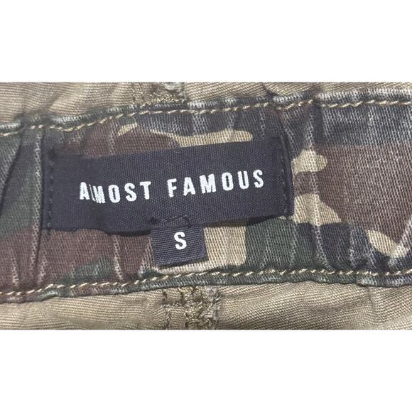 ALMOST FAMOUS Women's Green Camouflage Stretch Waist Straight Leg Pants Sz S - Picture 5 of 8